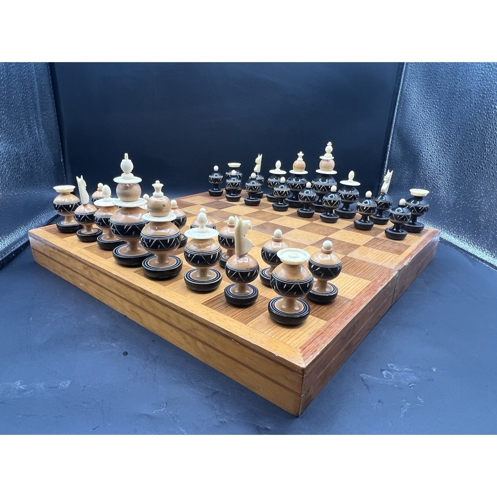 VTG Hand Carved MEXICAN TARASCAN Bone Wood Chess Set w Storage Board Carry Case - Picture 6 of 12